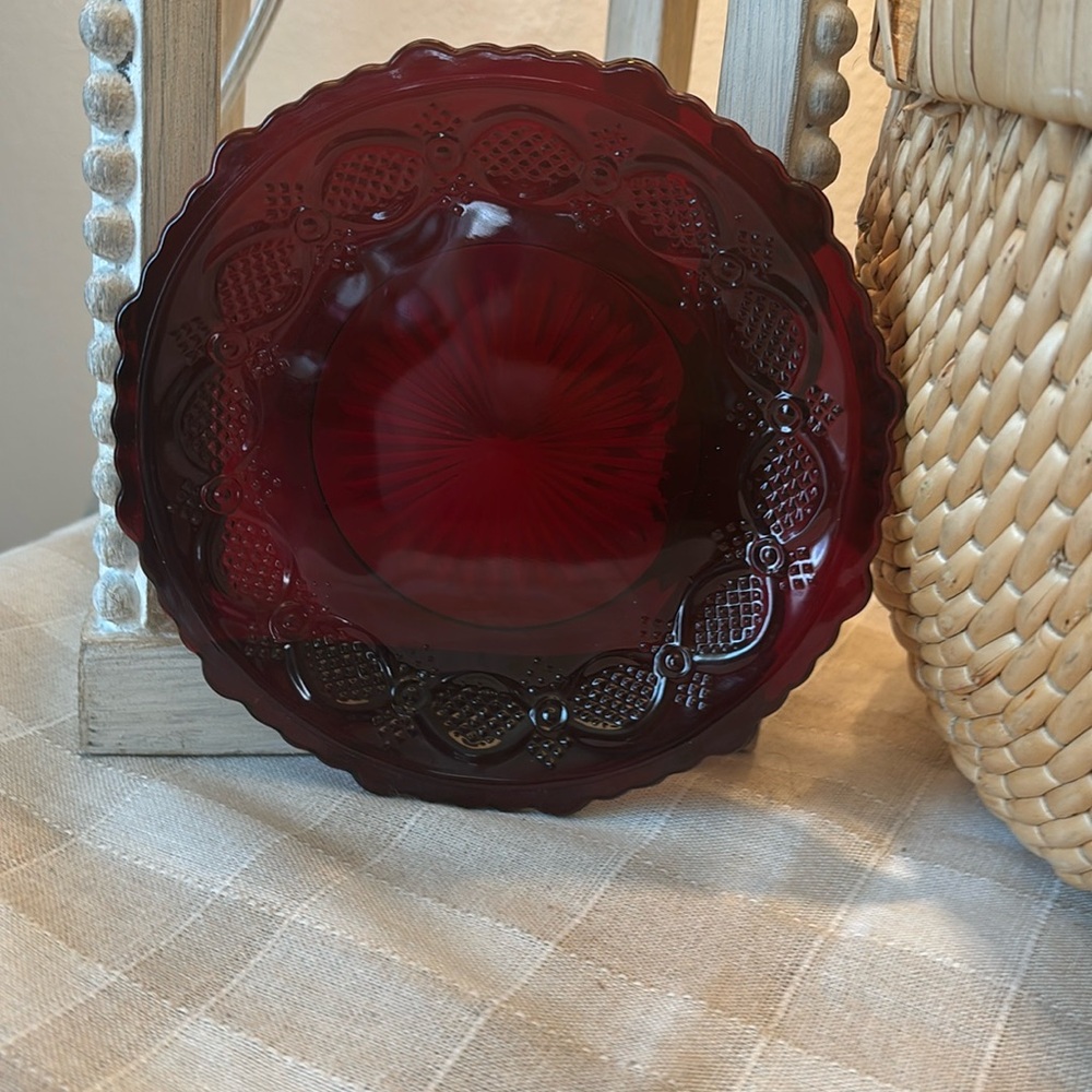 Avon 1876 Cape Cod bread/butter plates. Set of 4. 5 1/2 inch diameter.